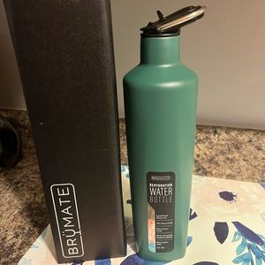 NWT Brumate rehydration bottle